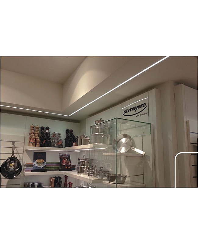 Recessed aluminum LED profiles for store shelf uniform lighting